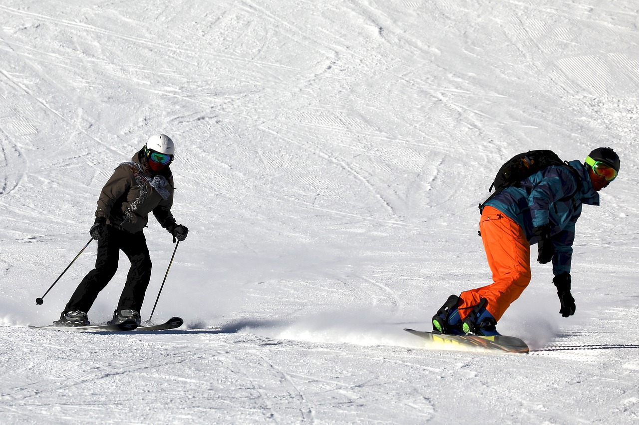 Wie lagere ich Ski und Snowboard richtig ein?